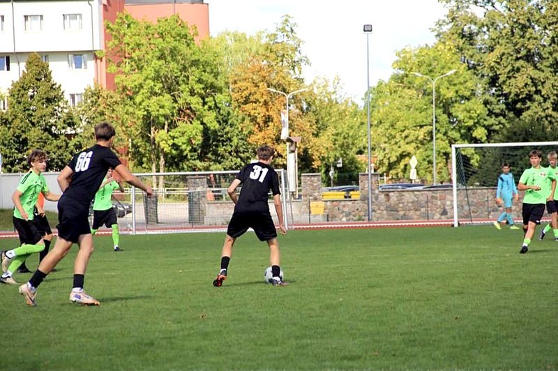 Aleksandr Dauber (#31) on the ball in the black Jūrmala FS kit