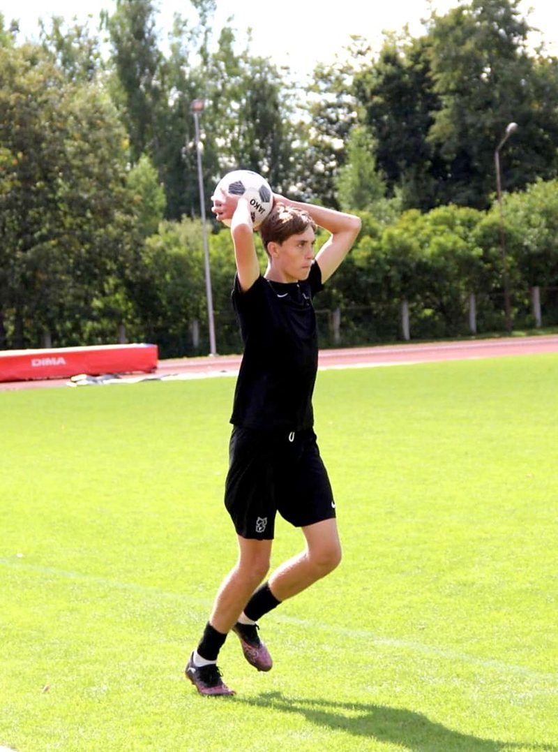 Aleksandr Dauber taking a throw-in