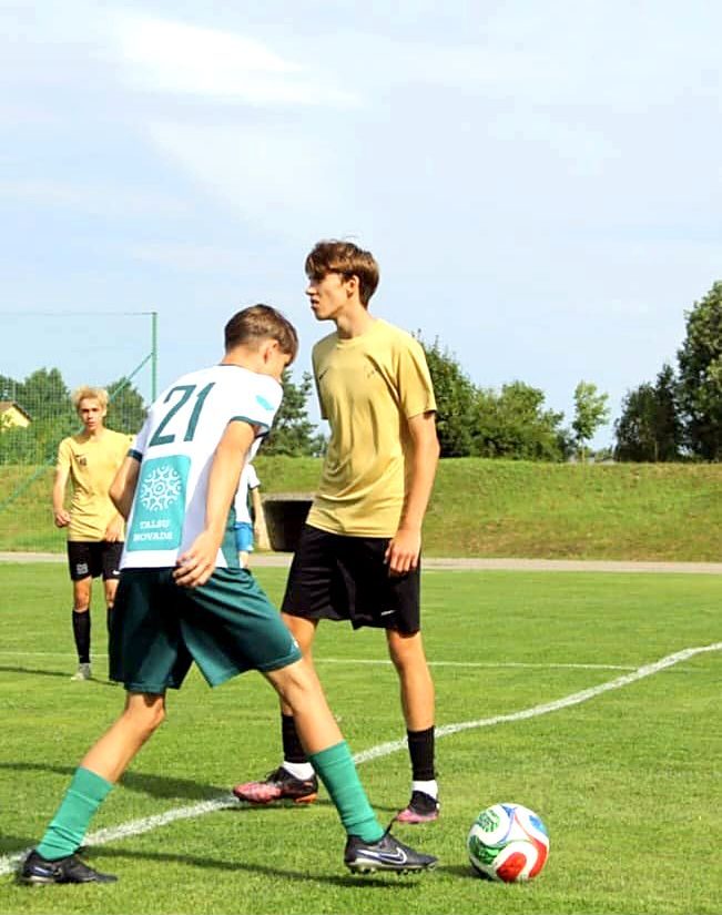 Aleksandr Dauber facing an opponent with the ball